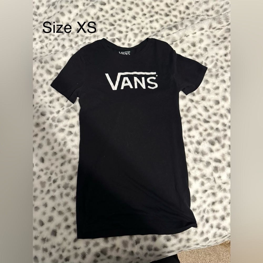 Vans off the wall shirt
Size XS